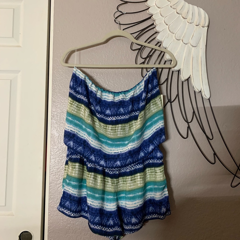 New w/ tags. Cute Summer Shorts & Strapless Top Lg